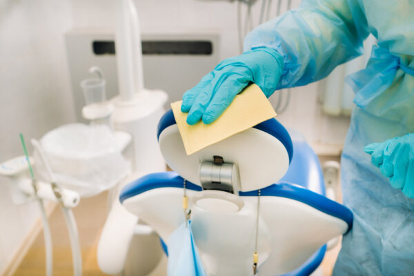 Jak dbać o czystość i dezynfekcję fotela stomatologicznego